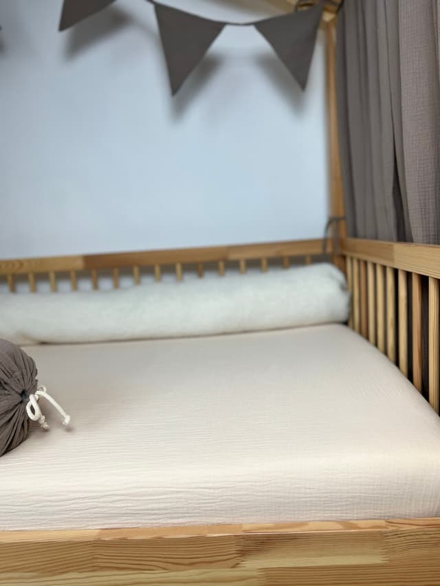 Muslin Fitted Sheet for a Cot