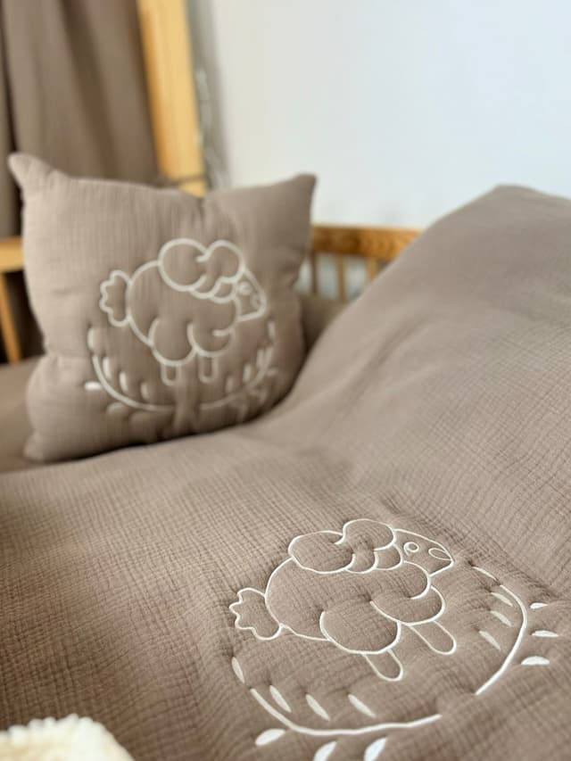 Children's Muslin Bedding Set with Lamb Embroidery