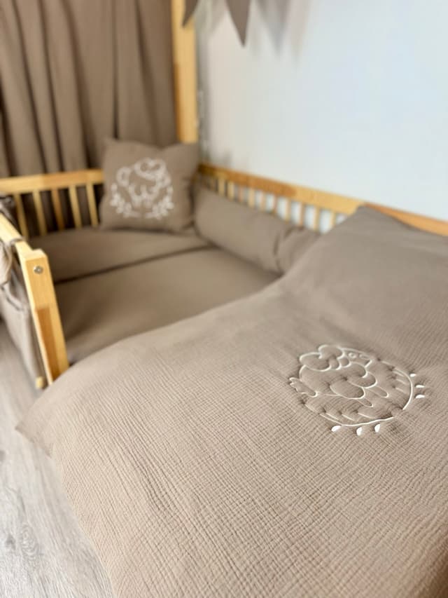 Children's Muslin Bedding Set with Lamb Embroidery