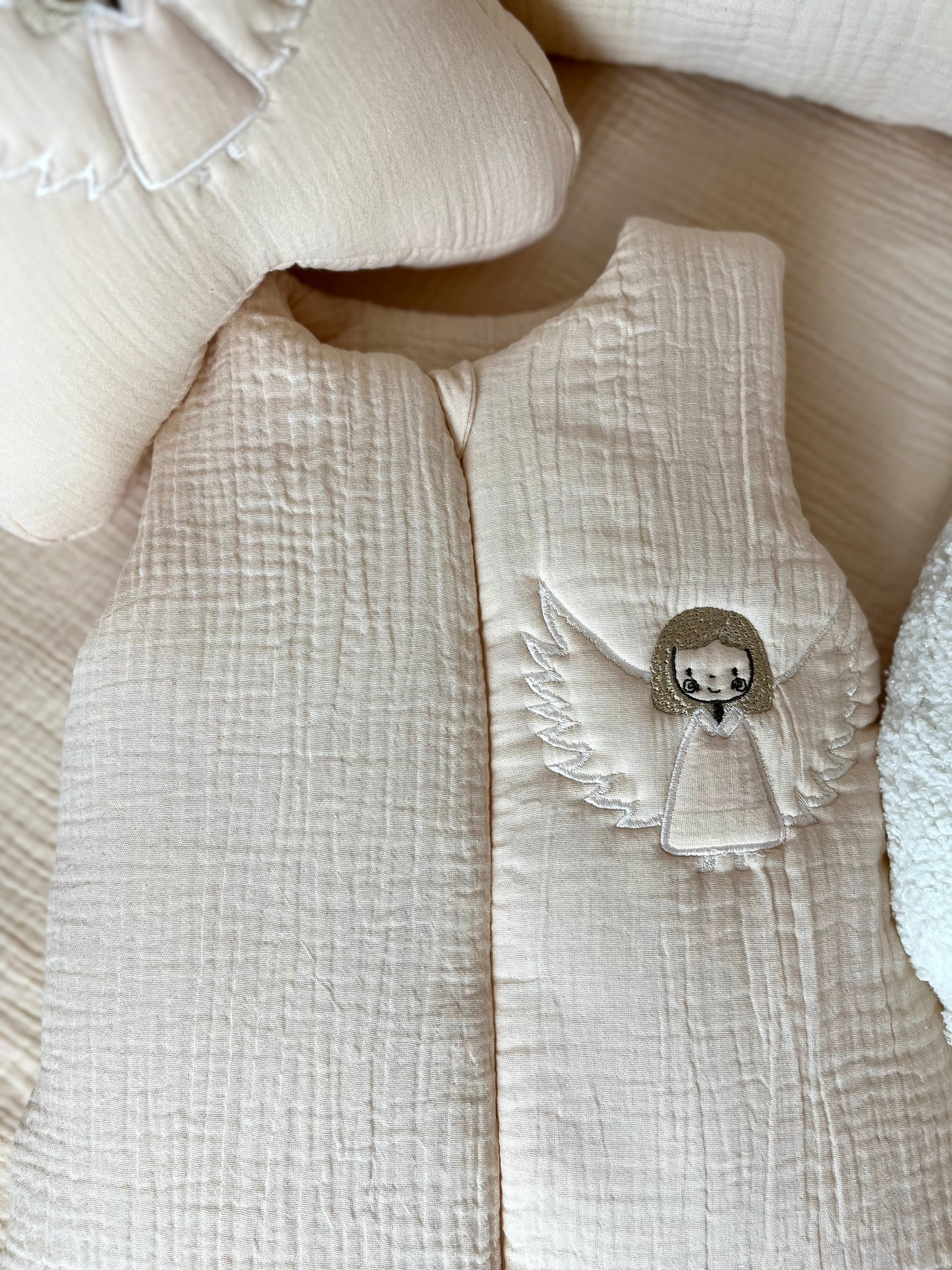 Musselin-Schlafsack mit Engel-Stickerei