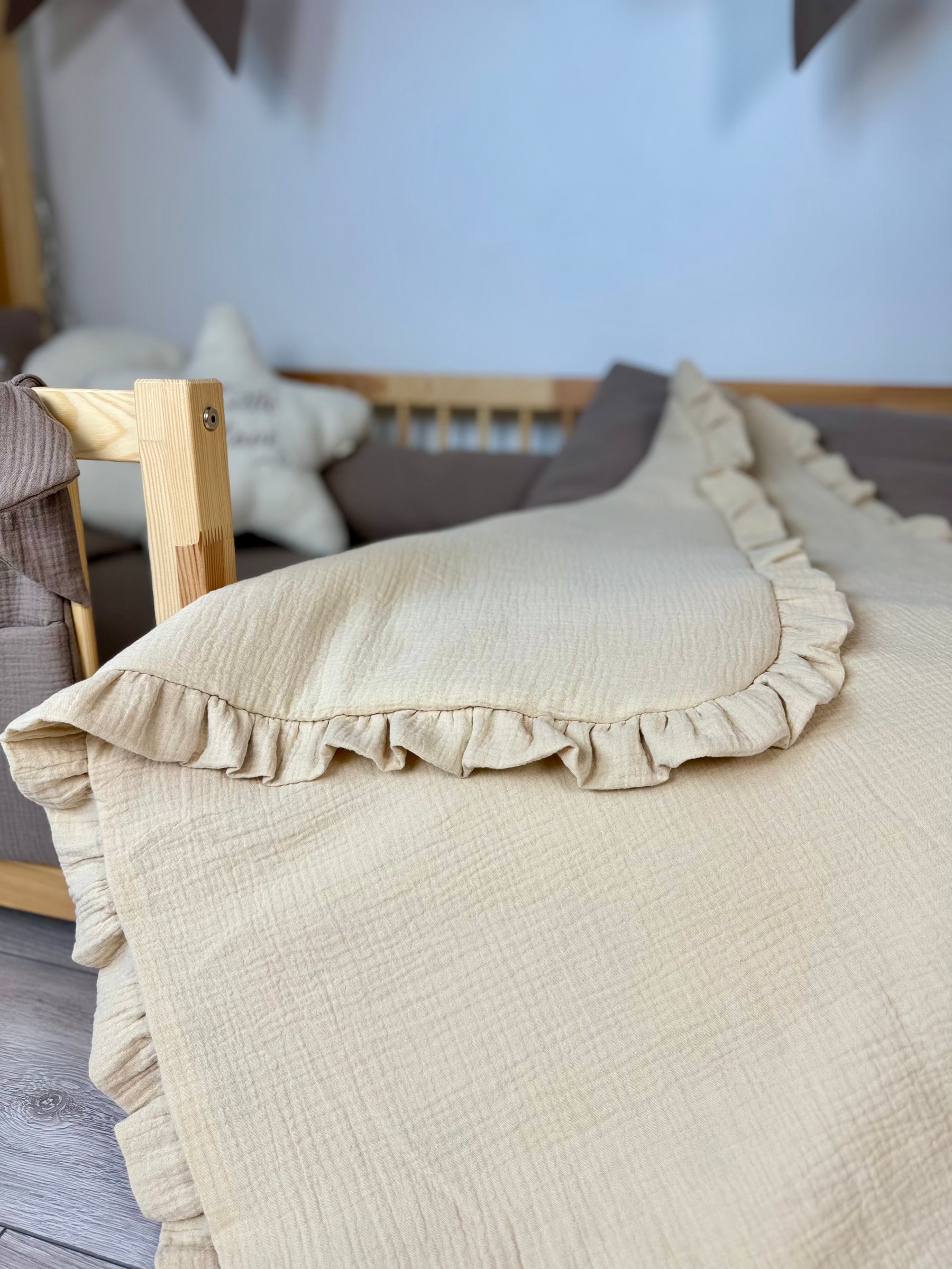 Gesteppte Musselin-Decke mit Rüsche 80 x 100 cm